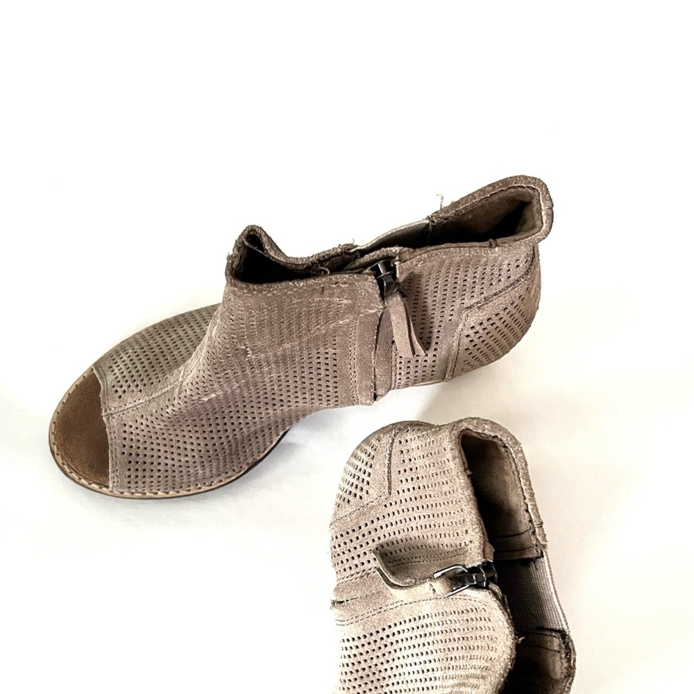 Tom’s booties Size 7